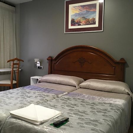 Pension La Redonda โลโกรโญ ภายนอก รูปภาพ